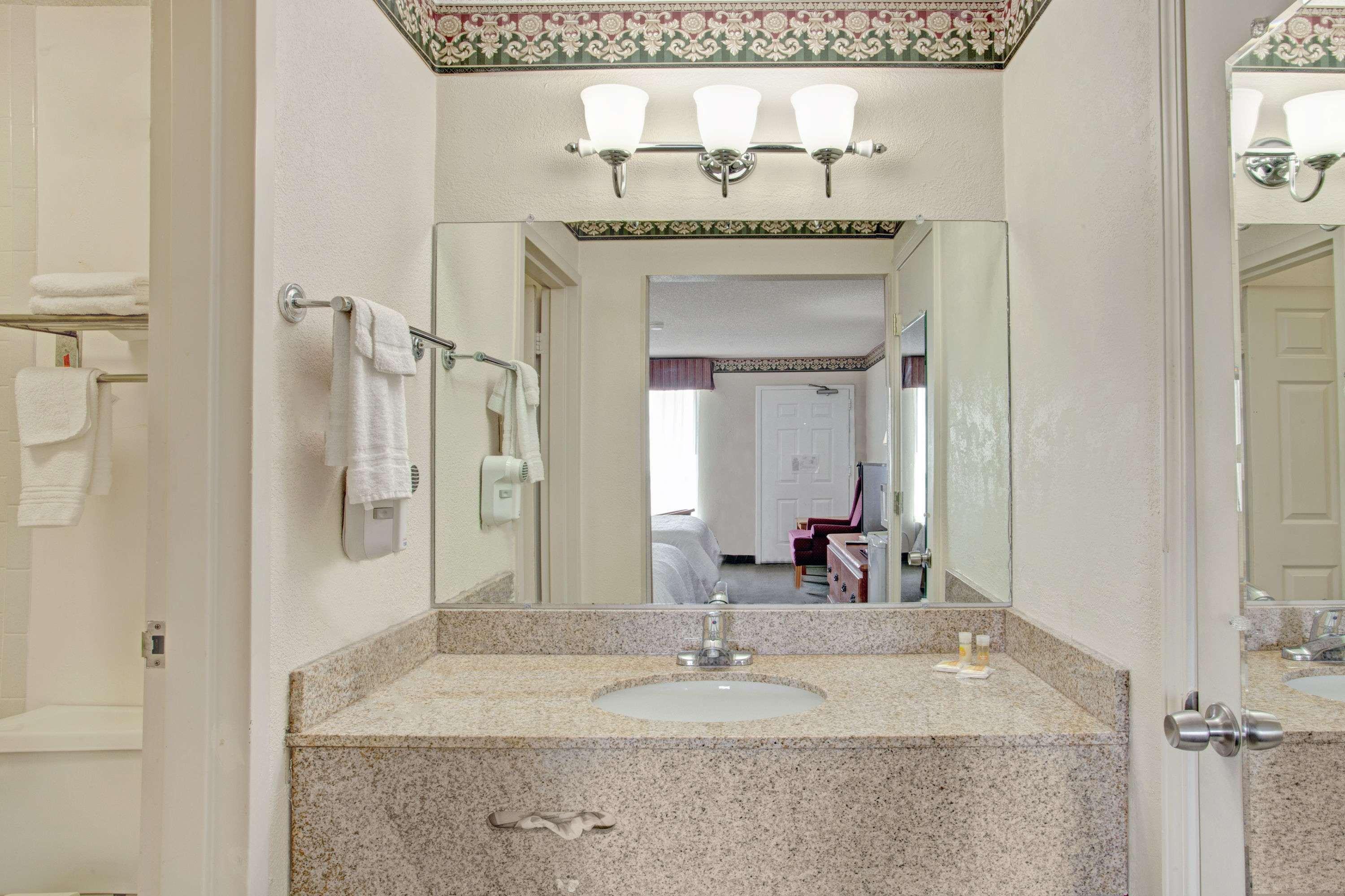 Days Inn & Suites By Wyndham Collierville Germantown Area Esterno foto